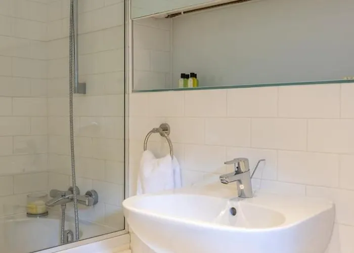 Дом отдыха Guestready - Luxurious Ballsbridge House