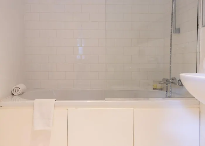 펜션 Guestready - Luxurious Ballsbridge House 더블린